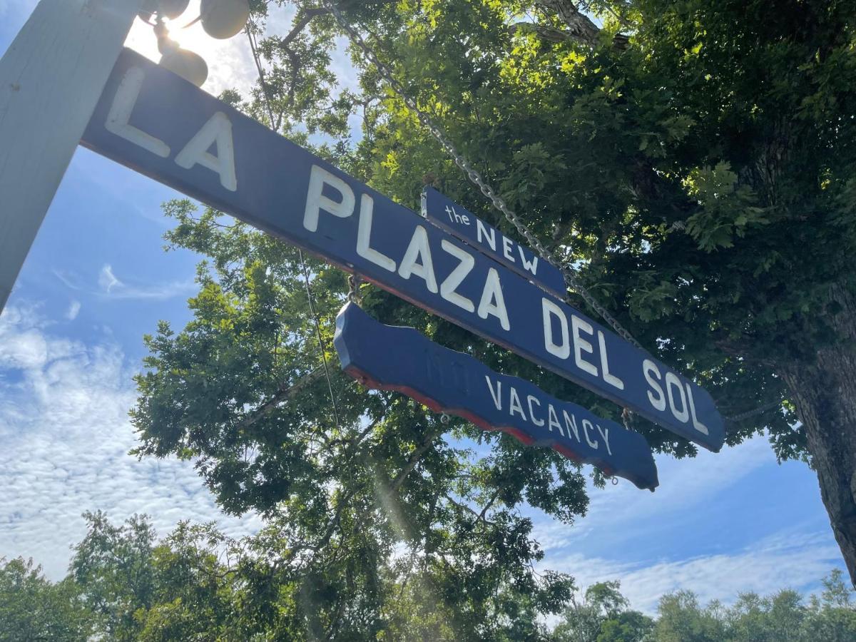 La Plaza Del Sol Motel Mashpee Exterior photo